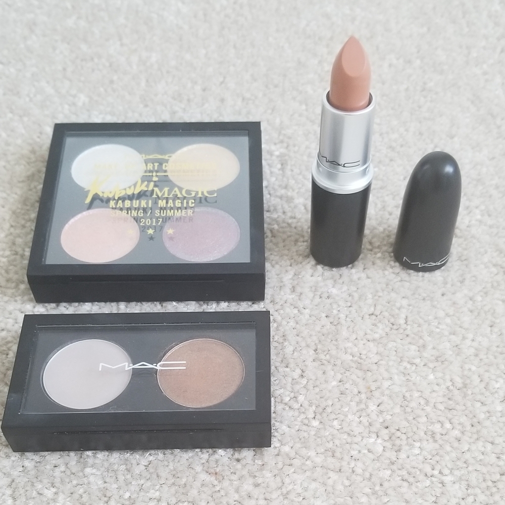 Makeup - Picture 1 of 1